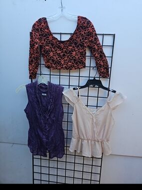 h.i.p. Black & Orange Lace Long-Sleeve Crop Top